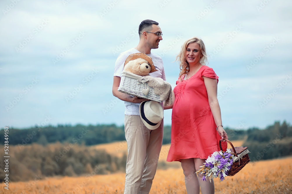 Autumn young pregnant girl on a date Autumn young pregnant girl on a date