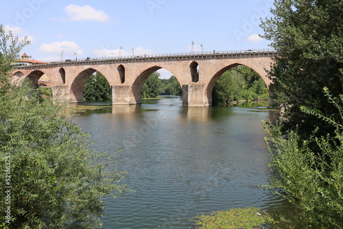 Le pont vieux sur la rivière le Tarn, ville de Montauban, département du Tarn et Garonne, France