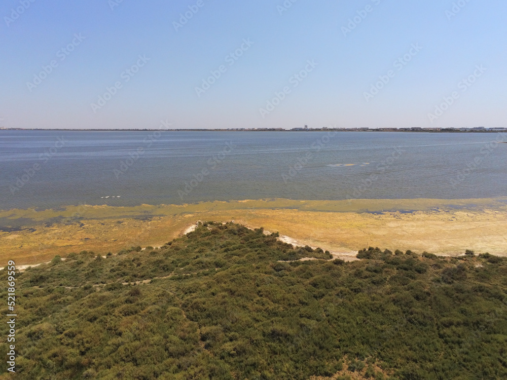 Etang du Méjean, vue aérienne, Occitanie Etang du Méjean, vue aérienne, Occitanie