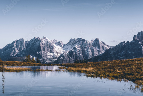 Fototapeta Naklejka Na Ścianę i Meble -  lake in the mountains in autumn