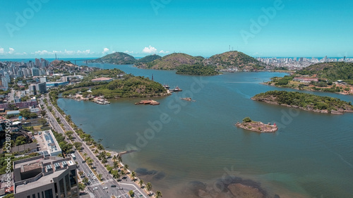 view of the bay of Vitória city with views of boats, buildings, Terceira Ponte bridge in the background