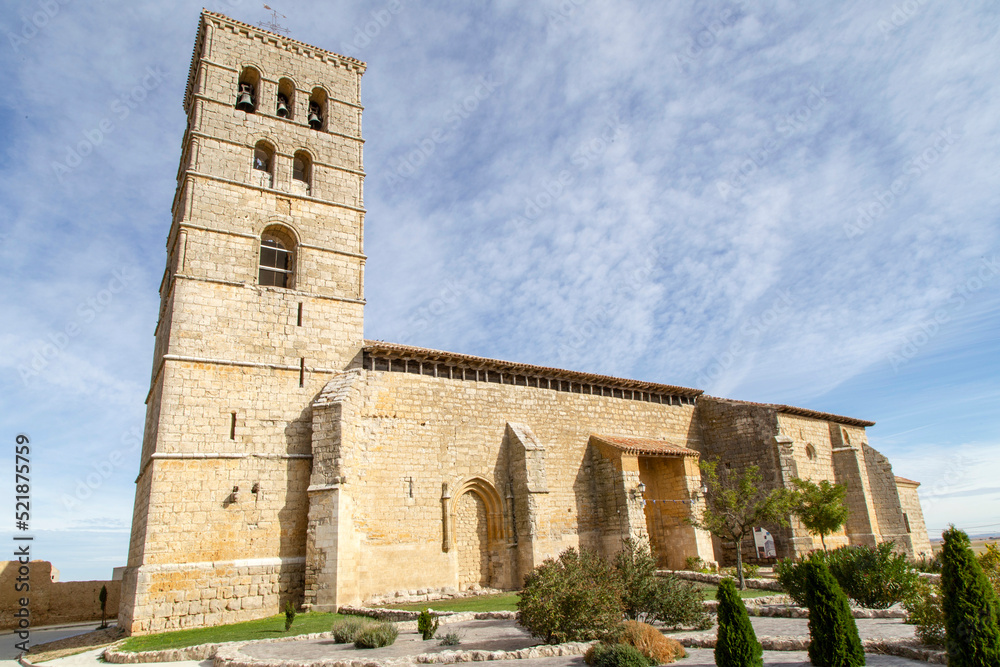 Iglesia de Santa María del Castillo (siglos XII-XVIII). Torremormojón, Palencia, España.