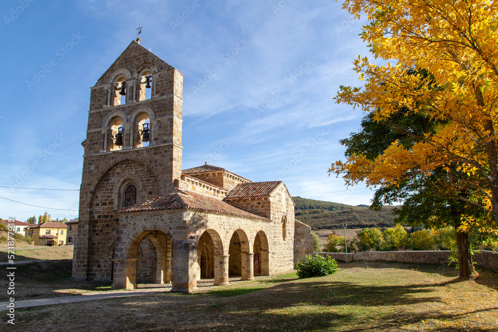 Iglesia románica de San Salvador de Cantamuda (siglos XII-XIII). Palencia, España.