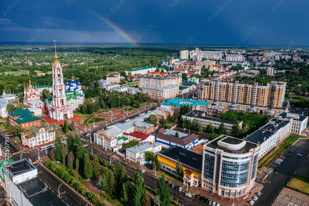 Obraz premium Rainbow over the city of Tambov, aerial view