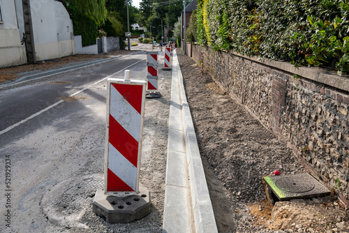 Foto Réfection de trottoir et caniveau dans une rue