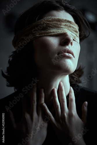 Foto silent blind woman