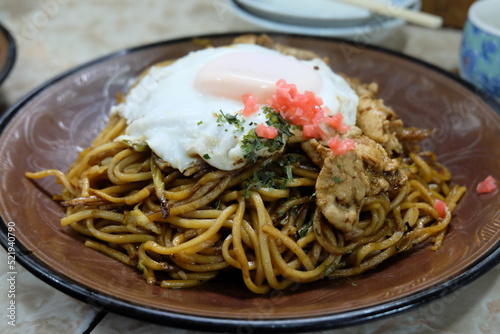 焼きそば　目玉焼き付き