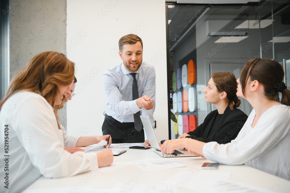 Obraz premium Business training in modern offices