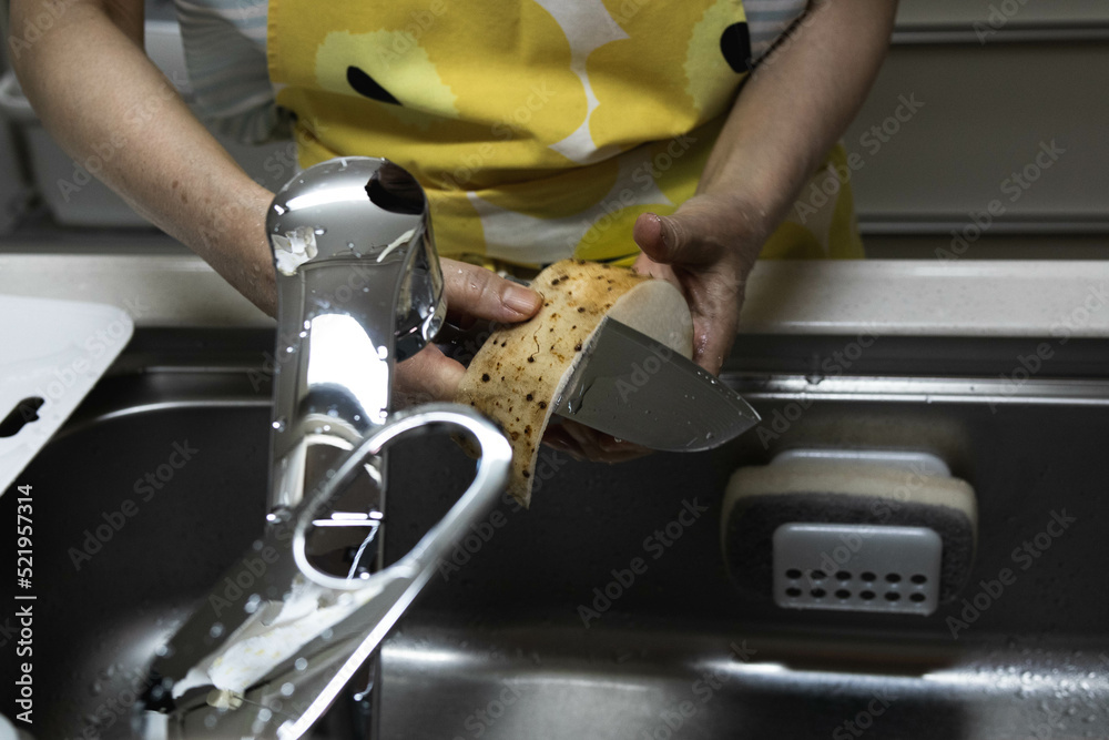 料理をしている女性 料理をしている女性
