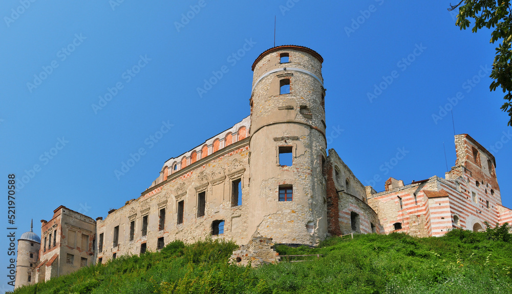Janowiec Castle built in between 1508-1526. Janowiec, Lublin Voivodeship, Poland.
