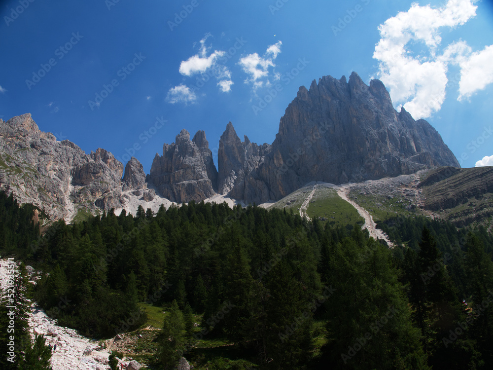 passeggiando in val di fassa, trentino alto adige, italia