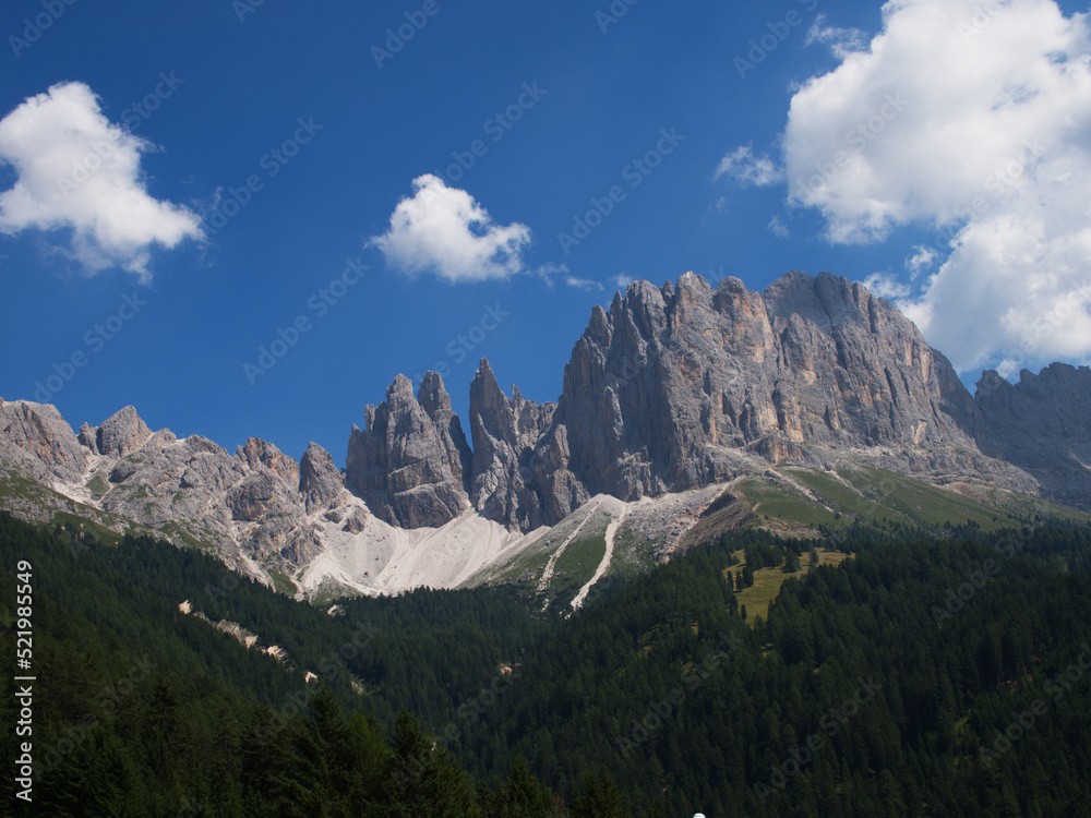 Obraz premium passeggiando in val di fassa, trentino alto adige, italia