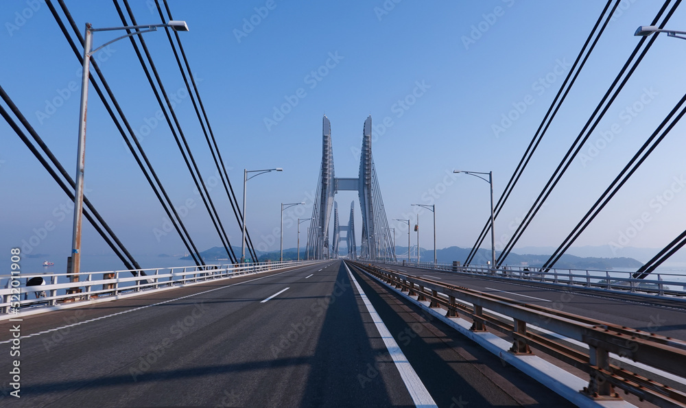 Fototapeta premium 早朝の瀬戸大橋 櫃石島橋と岩黒島橋で2連の斜張橋