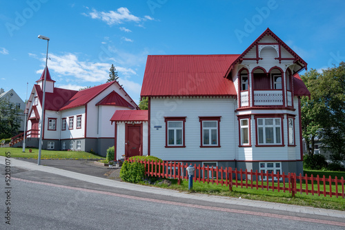 Fototapeta Naklejka Na Ścianę i Meble -  Akureyri church with red roof
