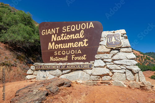 Entrance sign of the Sequoia National Park