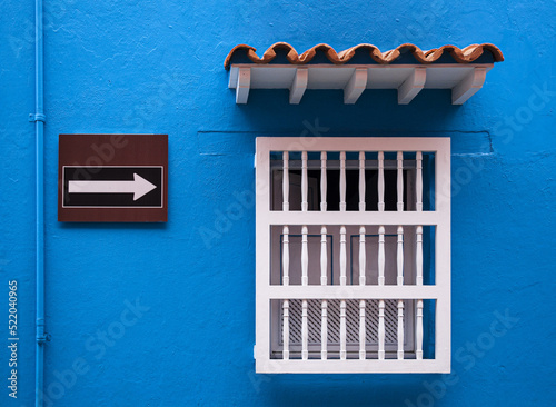 Ventana y cartel en una fachada de Cartagena, Colombia. photo