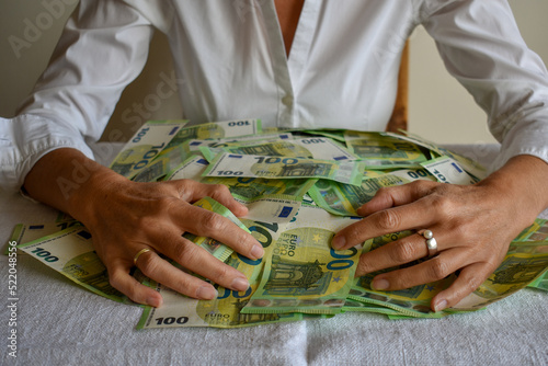 Billede på lærred woman embracing pile of 100 Euro bank notes