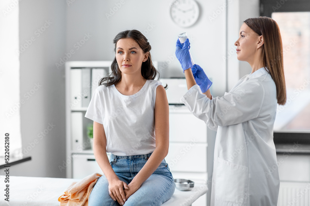 Φωτογραφία health, medicine and pandemic concept - smiling female doctor or nurse wearing p