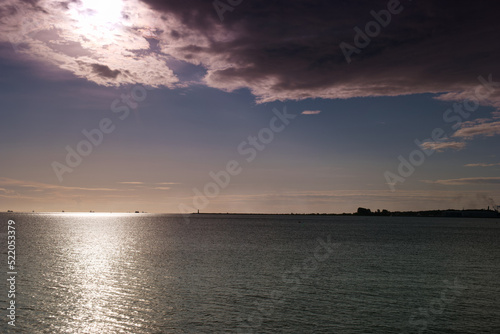 Fototapeta Naklejka Na Ścianę i Meble -  morze widok krajobraz bałtyk poranek niebo chmury