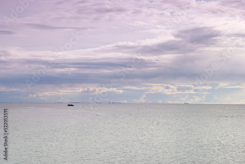 morze widok krajobraz bałtyk poranek niebo chmury