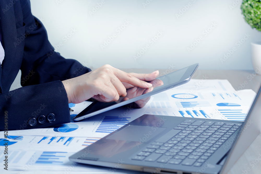 Φωτογραφία Close up hand of Business woman use devices tablet and laptop manage finances, analyze diagrams statistics in office
