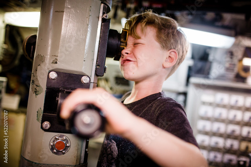 Fotografija Eight Year Old Boy Looking Through Submarine Periscope in San Diego