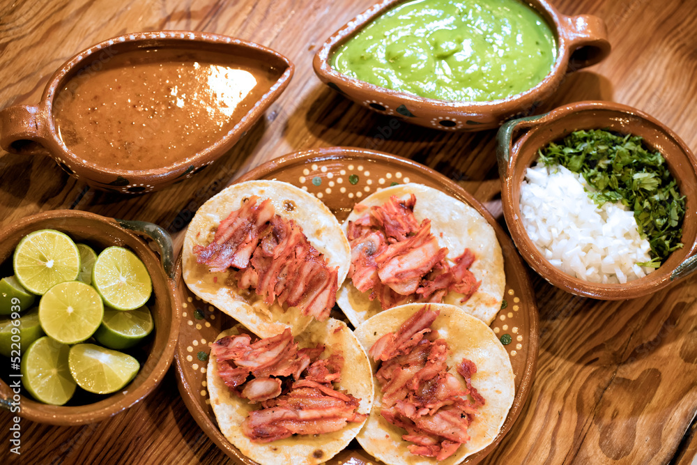 Los tacos al pastor o de trompo son la variedad de tacos más populares en la mayor parte de