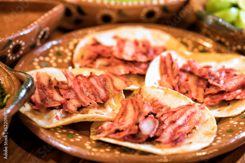 Los tacos al pastor o de trompo​ son la variedad de tacos más populares en la mayor parte de México. Comida Mexicana.