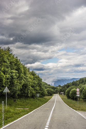 Obraz na płótnie Landscape with asphalt road and dark clouds w salonie