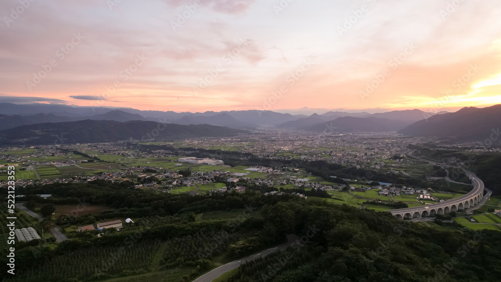 Fototapeta premium 日本の田舎町 信州上田の町並みの夕景を空撮