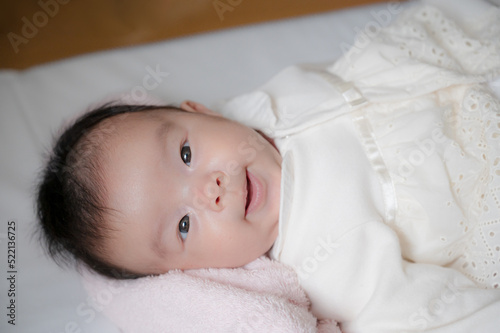 白い背景の赤ちゃん © YUTO PHOTOGRAPHER