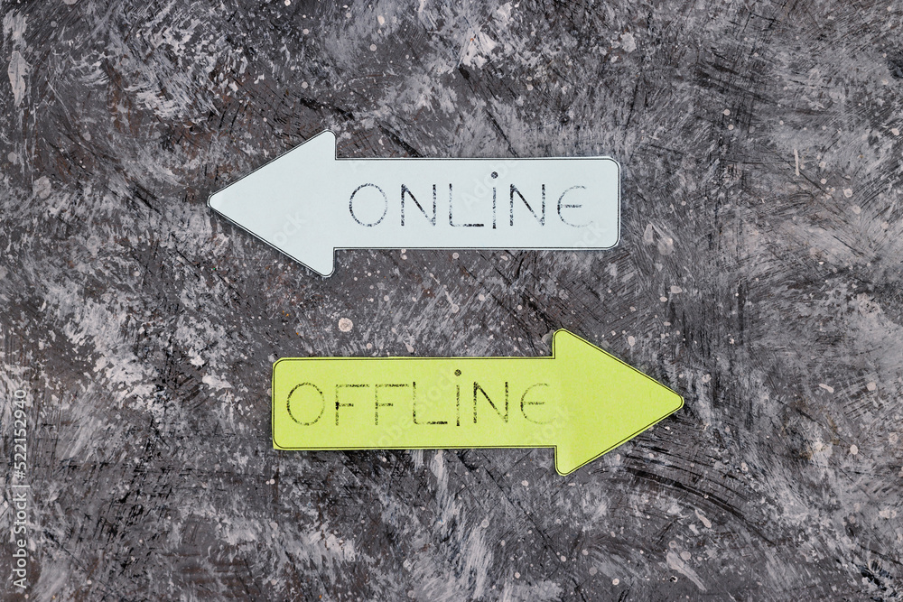 Online and Offline alternatives on arrows pointing at opposite ...