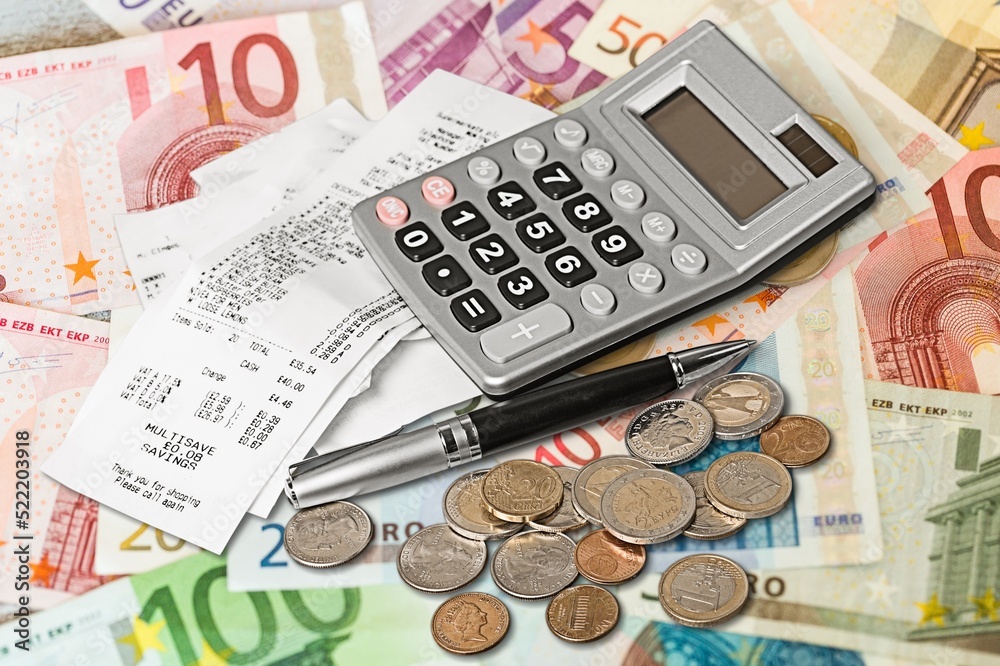 Money cash and a calculator. Savings account whose interest rate and deposit limit are defined by the government Money cash and a calculator. Savings account whose interest rate and deposit limit are defined by the government