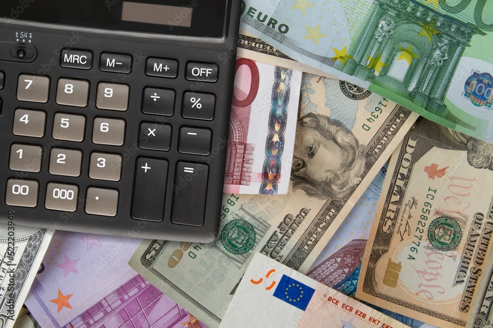 Money cash and a calculator. Savings account whose interest rate and deposit limit are defined by the government Money cash and a calculator. Savings account whose interest rate and deposit limit are defined by the government