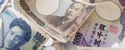 Foto Japanese yen notes and Japanese yen coins for money concept background