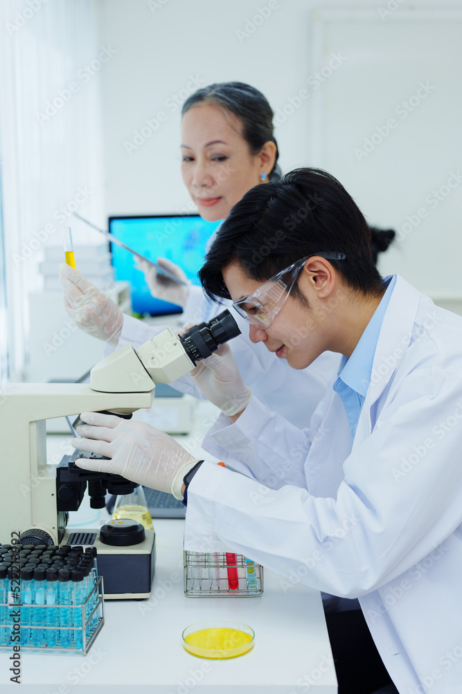 scientists analyze chemical samples Discuss technological innovations scientists analyze chemical samples Discuss technological innovations