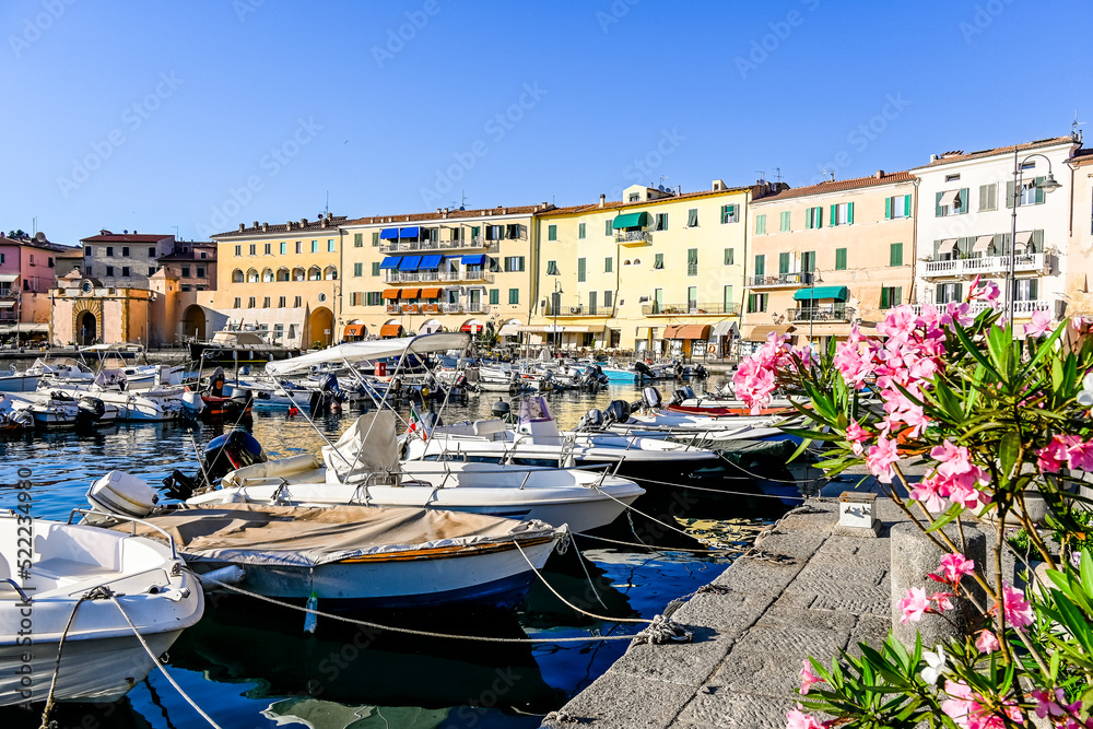 Portoferraio, Hafen, Darsena, Altstadt, Boote, Fischer, Fischerboote, Altstadthäuser, Fähre, Insel, Elba, Toskana, Sommer, Toskanischer Archipel, Italien