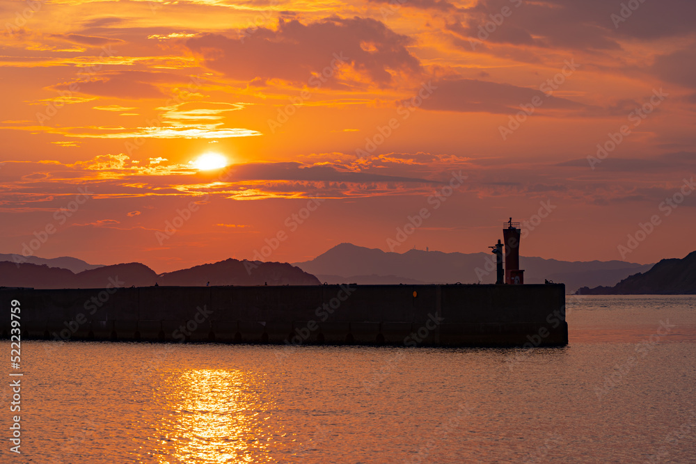 加太から見る友ヶ島へ沈む夕日 加太から見る友ヶ島へ沈む夕日