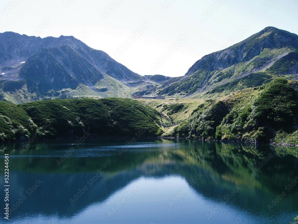 立山室堂　みくりが池と雄山の風景