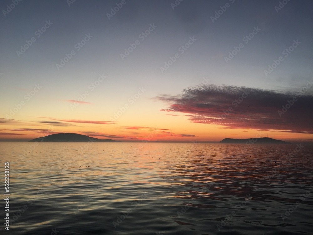 Fototapeta premium sunset over the sea