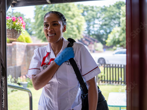 Photos Portrait of nurse standing in doorway
