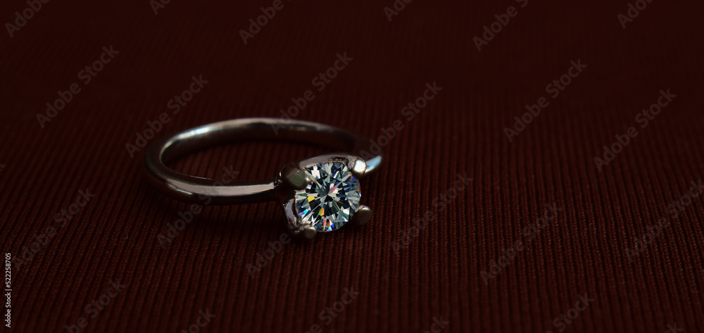 accessories A white gold ring set with diamonds
accessories A white gold ring set with diamonds