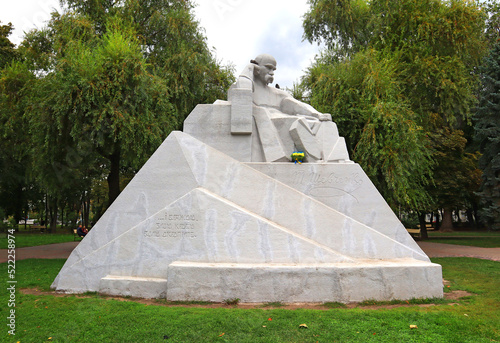 Monument to Shevchenko by Kavaleridze in Poltava, Ukraine	 photo