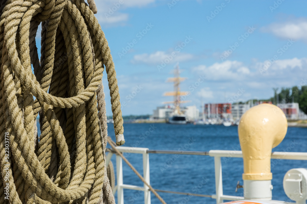 Fototapeta premium maritimer Blick mit Seil