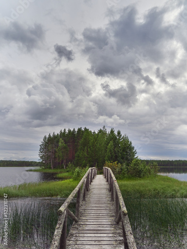 Fototapeta Naklejka Na Ścianę i Meble -  Patvinsuo National Park in Finland: Northern European nature, Suomunjarvi lake.