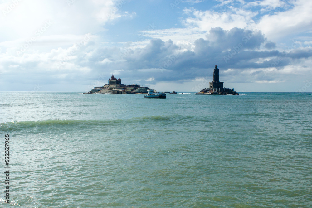 Fototapeta premium Vivekananda rock memorial and Thiruvalluvar statue, Kanyakumari, India