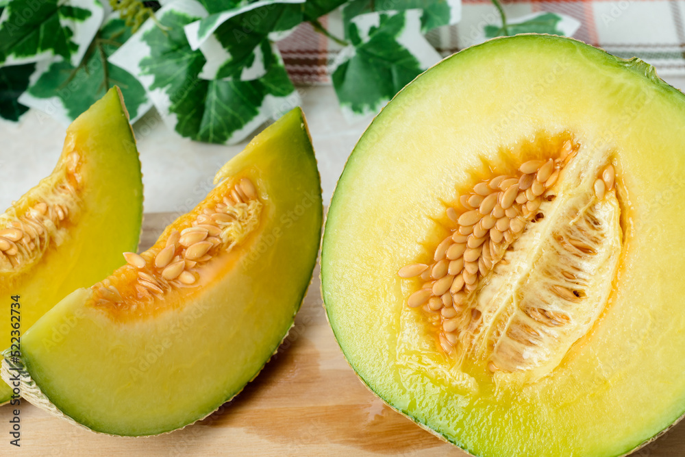 custom made wallpaper toronto digital甘くて美味しいマスクメロン 網目が美しいメロンは贈答用に用いられる