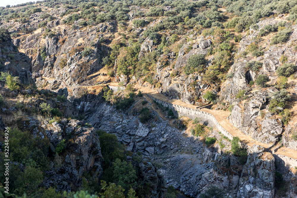 Chemin de randonnée en Espagne, pour une belle ballade dans la région de Cervera de Buitrago