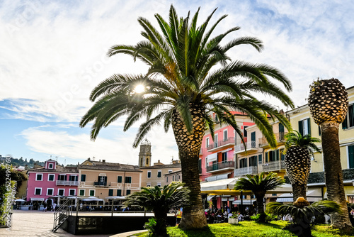 Porto Azzurro  Altstadt  Hafen  Palmen  Boote  Segelschiffe  Ferienort  Insel  Elba  Hafen  Festung  Sommer  Toskana  Toskanischer Archipel  Italien