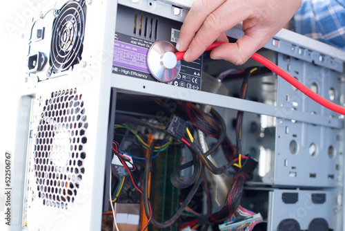 technician repairing computeur close-up photo